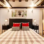 Opera Center Charming Air-conditioned Loft 아파트 *