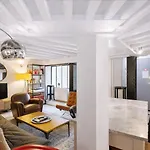 Opera Center Charming Air-conditioned Loft شقة