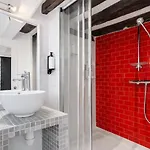 Opera Center Charming Air-conditioned Loft شقة