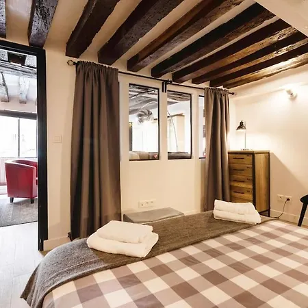 Opera Center Charming Air-conditioned Loft Apartment *