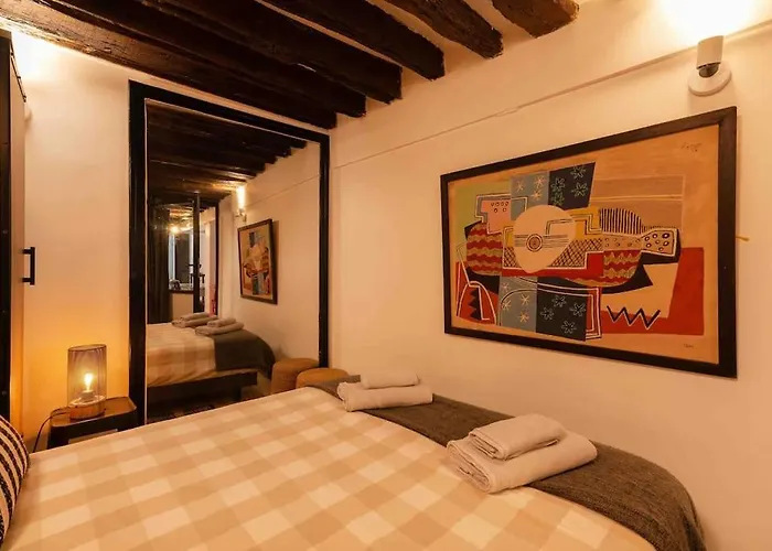 Opera Center Charming Air-conditioned Loft