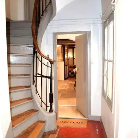 Opera Center Charming Air-conditioned Loft Daire